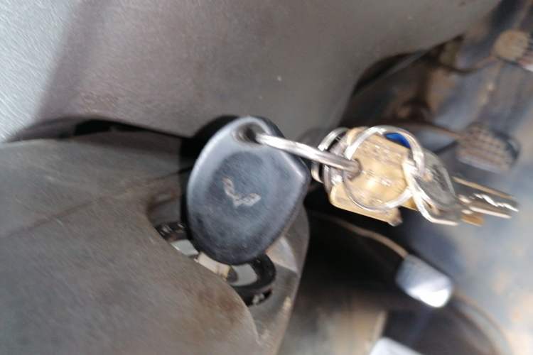 Used Wuling Zhiguang 2010 1.0L New Version Practical Short-Body L2Y Vehicle Key