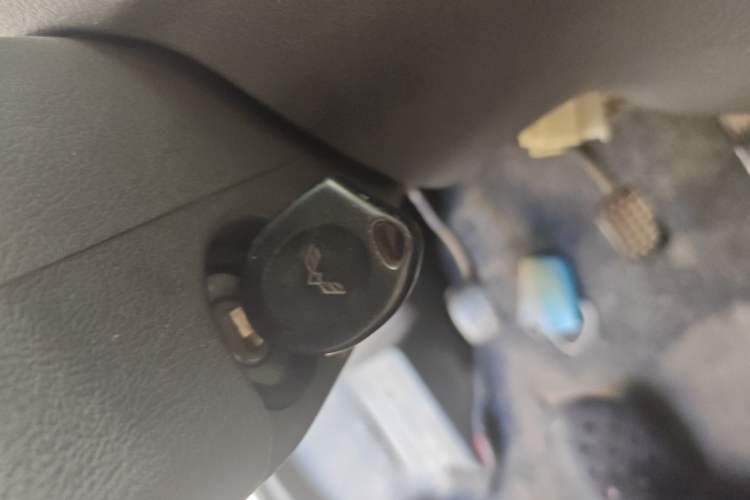 Used Wuling Zhiguang 2010 1.0L New Version Practical Short-Body L2Y Vehicle Key