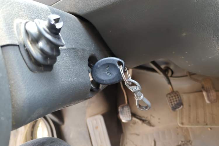Used Wuling Zhiguang 2010 1.0L New Version Practical Short-Body L2Y Vehicle Key