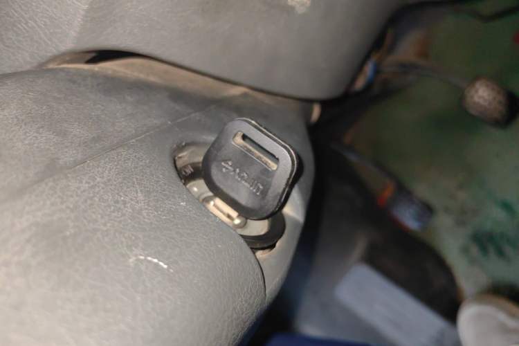 Used Wuling Zhiguang 2010 1.0L New Version Practical Short-Body L2Y Vehicle Key