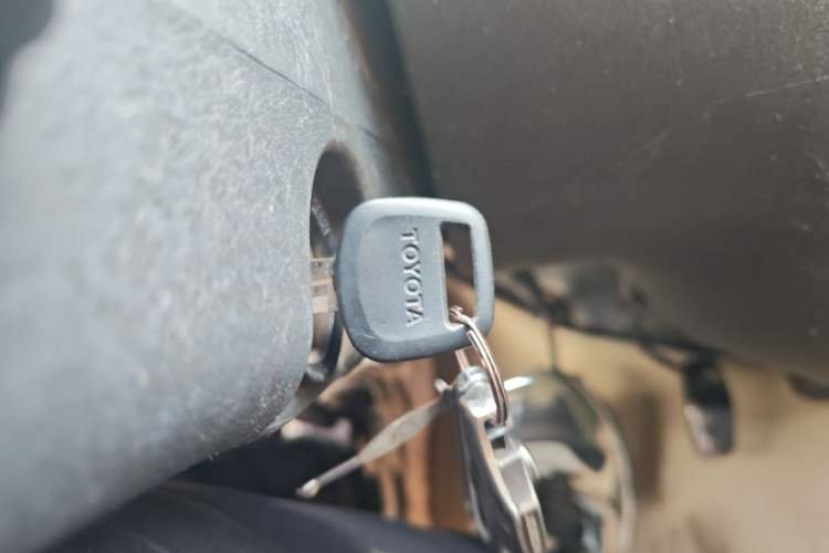 Used Wuling Zhiguang 2010 1.0L New Version Practical Edition with Short Body Vehicle Key