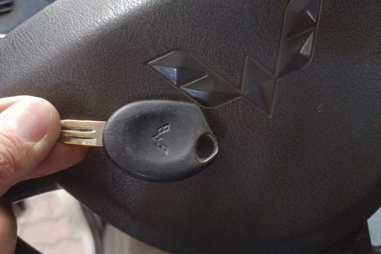 Used Wuling Zhiguang 2010 1.1L New Edition Practical Short-Body LXA Vehicle Key