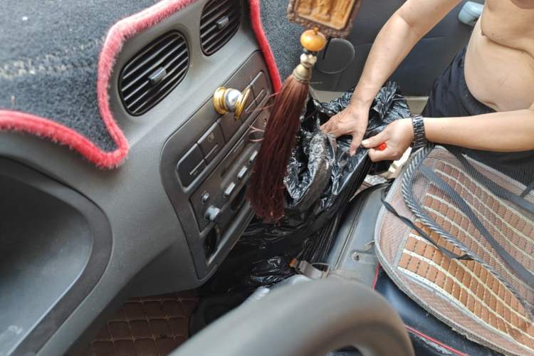 Used Wuling Zhiguang 2010 1.1L New Standard Version I Long Body LXA Audio And AC Panel