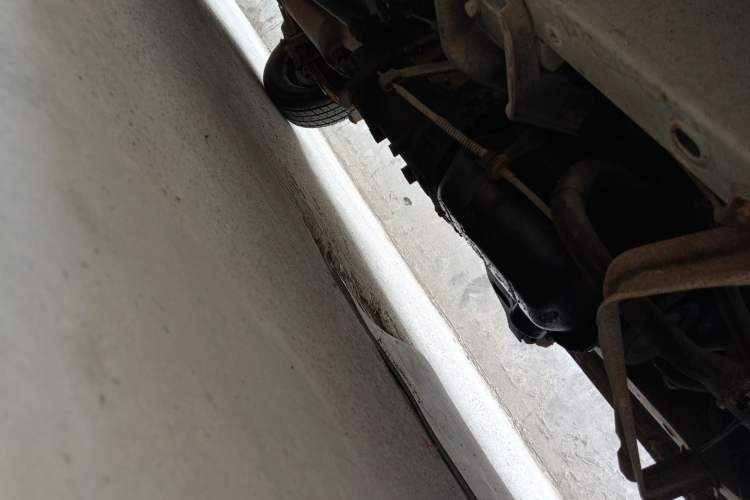 Used Wuling Zhiguang 2010 1.0L New Version Practical Edition with Short Body Chassis Front Right