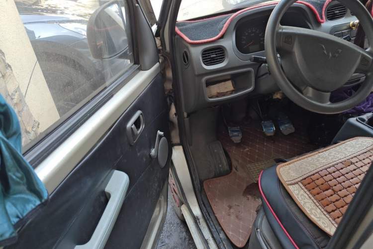 Used Wuling Zhiguang 2010 1.1L New Standard Version I Long Body LXA Driver Seat