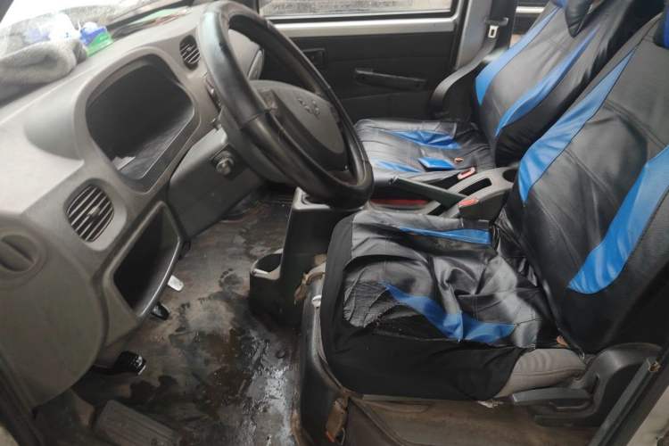 Used Wuling Zhiguang 2010 1.0L New Version Liye Style with Shorter Body Driver Seat