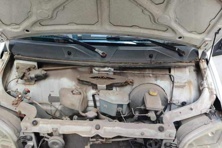Used Wuling Zhiguang 2010 1.0L New Version Practical Edition with Short Body Engine Bay