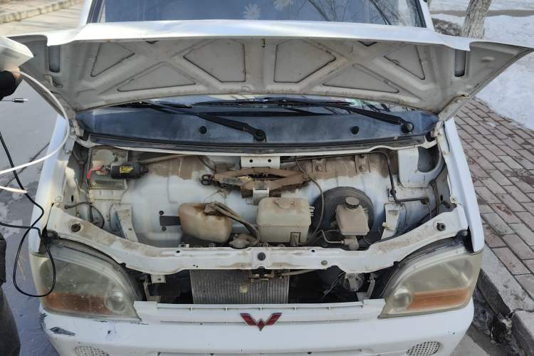 Used Wuling Zhiguang 2010 1.0L New Version Practical Edition with Short Body Engine Bay