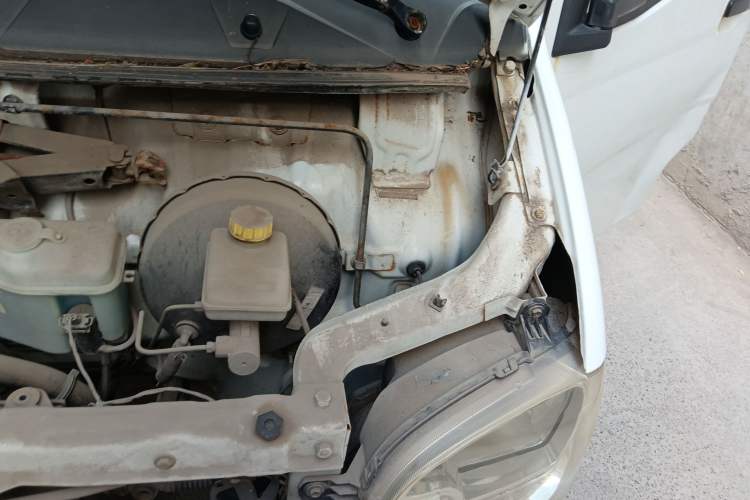 Used Wuling Zhiguang 2010 1.0L New Version Practical Edition with Short Body Engine Bay Left