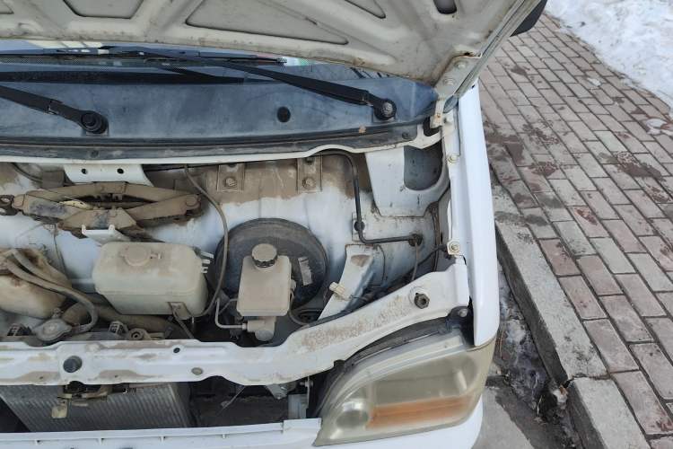 Used Wuling Zhiguang 2010 1.0L New Version Practical Edition with Short Body Engine Bay Left