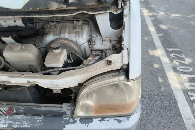 Used Wuling Zhiguang 2010 1.0L Base Version Engine Bay Left