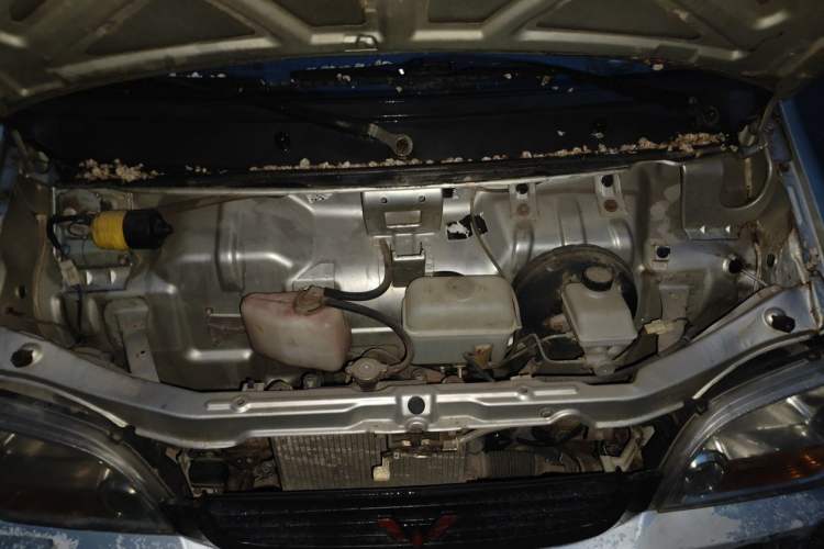 Used Wuling Zhiguang 2010 1.0L Liye Edition Engine Bay