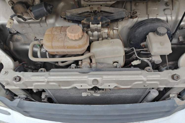Used Wuling Zhiguang 2010 1.1L New Standard Version I Long Body LXA Engine Bay