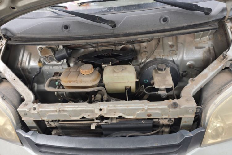 Used Wuling Zhiguang 2010 1.0L New Version Practical Short-Body L2Y Engine Bay