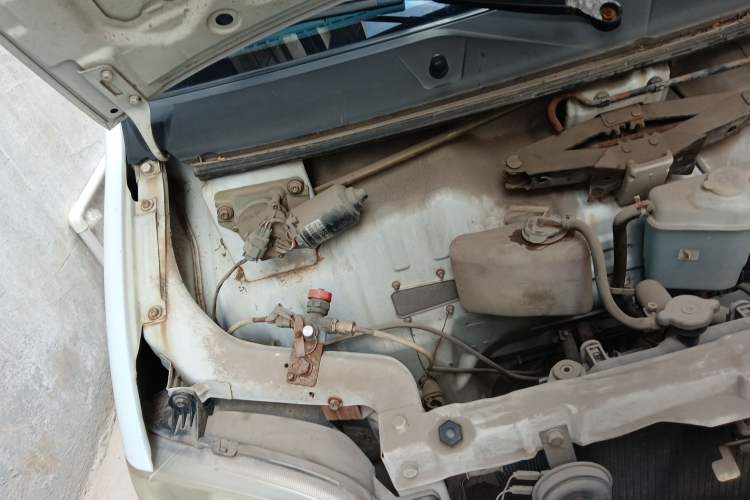 Used Wuling Zhiguang 2010 1.0L New Version Practical Edition with Short Body Engine Bay Right