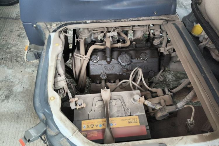 Used Wuling Zhiguang 2010 1.0L Liye Edition Engine Bay Right
