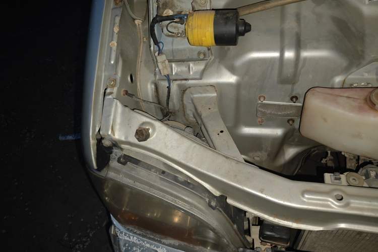 Used Wuling Zhiguang 2010 1.0L Liye Edition Engine Bay Right