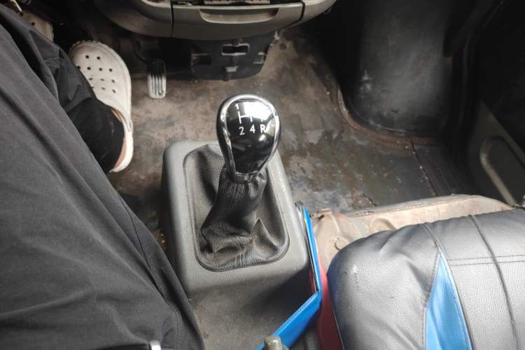 Used Wuling Zhiguang 2010 1.0L New Version Liye Style with Shorter Body Gear Lever