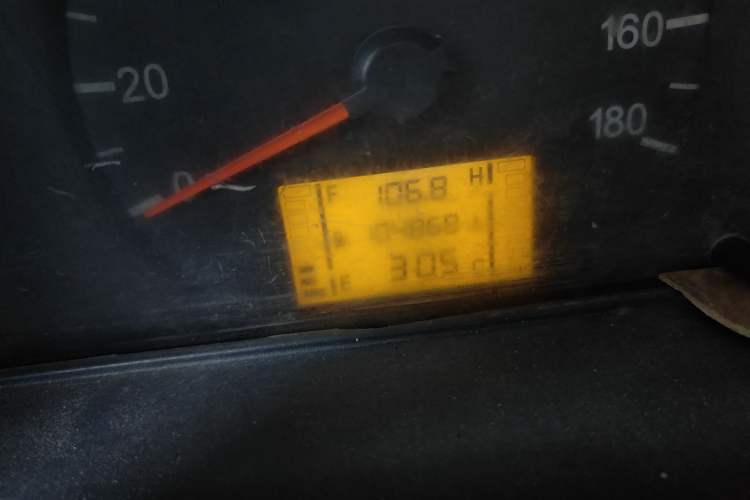 Used Wuling Zhiguang 2010 1.0L New Version Practical Edition with Short Body Odometer Close Up