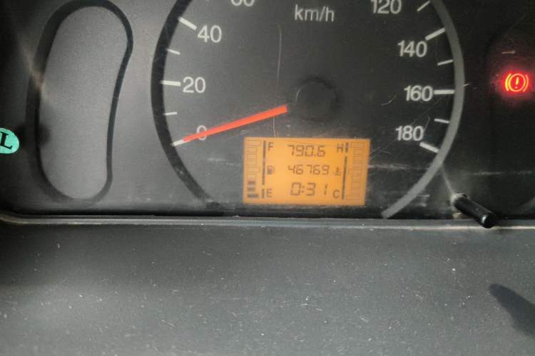Used Wuling Zhiguang 2010 1.0L Base Version Odometer Close Up