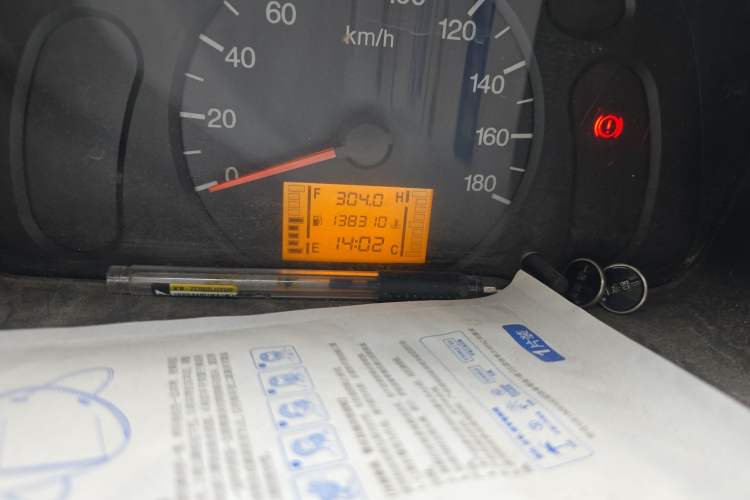 Used Wuling Zhiguang 2010 1.0L New Version Practical Short-Body L2Y Odometer Close Up