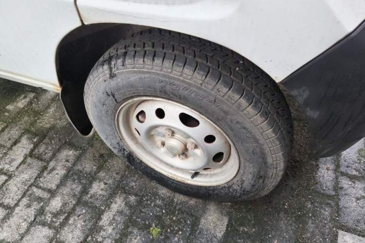 Used Wuling Zhiguang 2010 1.0L Liye Edition Right Front Wheel Hub