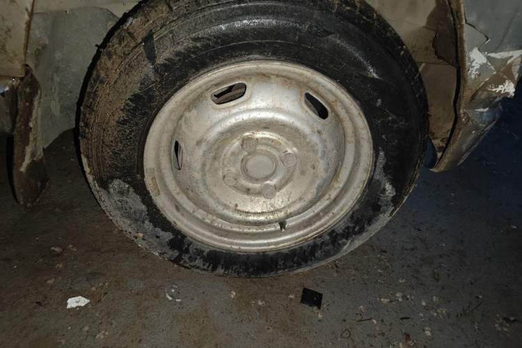 Used Wuling Zhiguang 2010 1.0L Liye Edition Right Front Wheel Hub