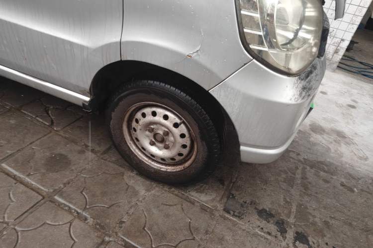 Used Wuling Zhiguang 2010 1.0L New Version Liye Style with Shorter Body Right Front Wheel Hub