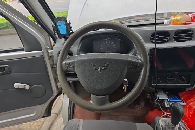 Used Wuling Zhiguang 2010 1.0L New Version Practical Short-Body L2Y Steering Wheel