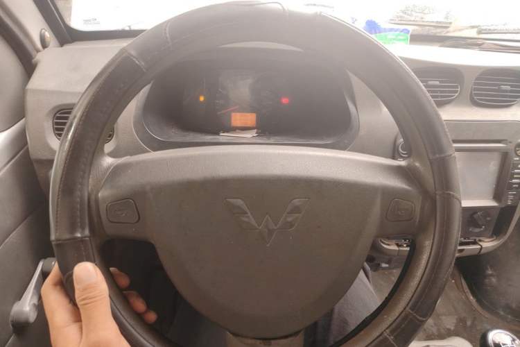 Used Wuling Zhiguang 2010 1.0L New Version Liye Style with Shorter Body Steering Wheel