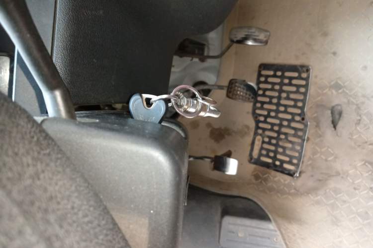 Used Wuling Zhiguang 2010 1.0L New Version Practical Edition with Short Body Vehicle Key
