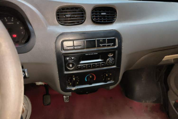 Used Wuling Zhiguang 2010 1.1L New Standard Version I Long Body LXA Audio And AC Panel