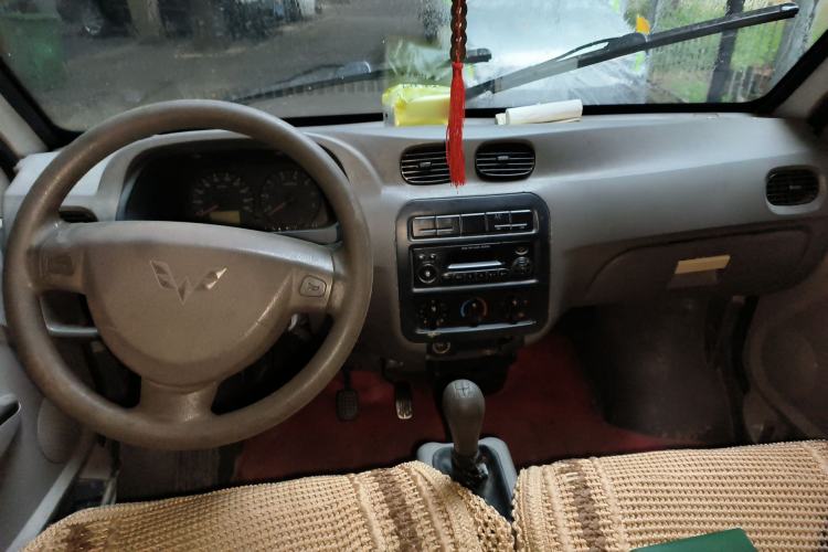 Used Wuling Zhiguang 2010 1.1L New Standard Version I Long Body LXA Center Console