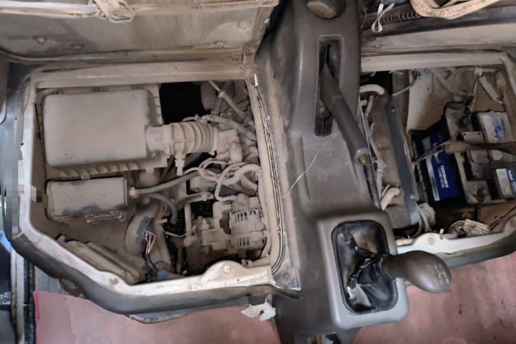 Used Wuling Zhiguang 2010 1.1L New Standard Version I Long Body LXA Engine Bay