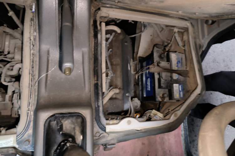 Used Wuling Zhiguang 2010 1.1L New Standard Version I Long Body LXA Engine Bay Left
