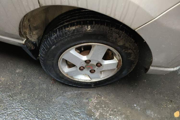 Used Wuling Zhiguang 2010 1.1L New Standard Version I Long Body LXA Right Front Wheel Hub