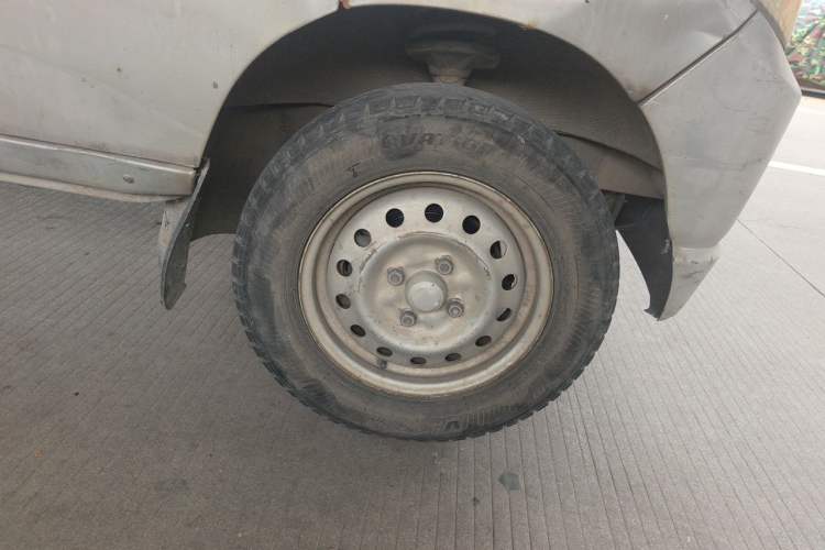 Used Wuling Zhiguang 2010 1.0L Liye Edition Right Front Wheel Hub