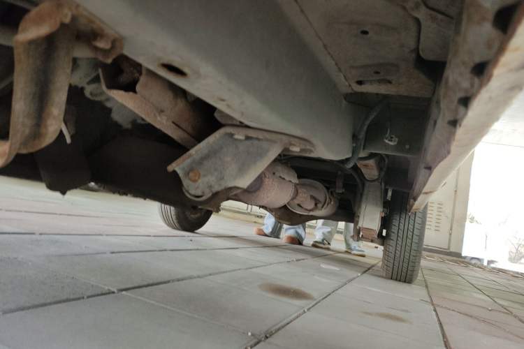 Used Wuling Zhiguang 2013 1.0L Practical Version Chassis Front Left