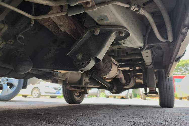 Used Wuling Zhiguang 2013 1.0L Practical Version Chassis Front Left