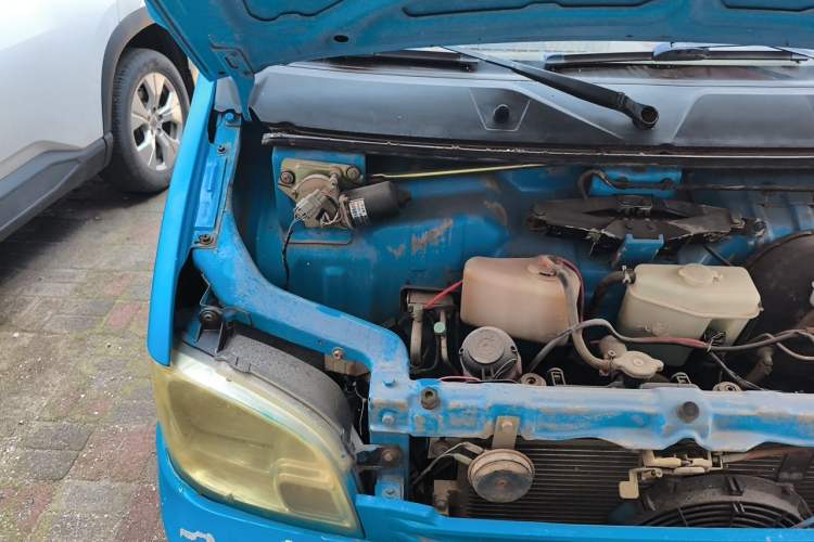 Used Wuling Zhiguang 2013 1.0L Practical Version Engine Bay Right