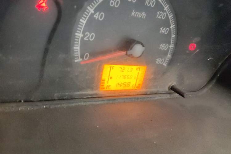Used Wuling Zhiguang 2013 1.0L Practical Version Odometer Close Up