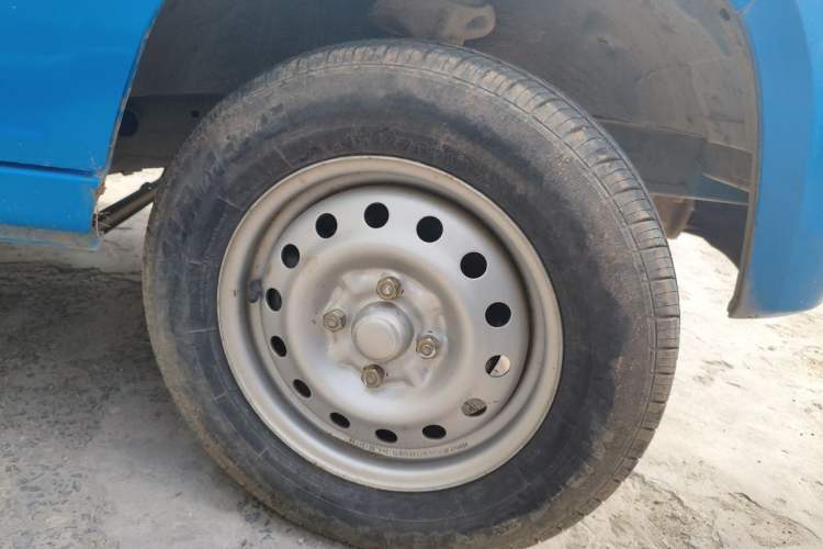 Used Wuling Zhiguang 2013 1.0L Practical Version Right Front Wheel Hub