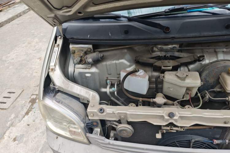Used Wuling Zhiguang 2013 1.0L Practical Version Engine Bay Right