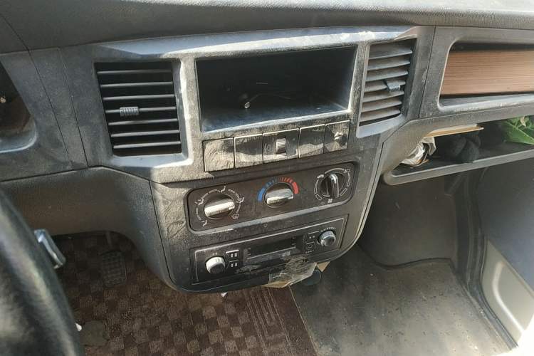 Used Wuling Zhiguang 2013 1.0L Practical Version Audio And AC Panel