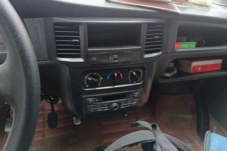 Used Wuling Zhiguang 2013 1.0L Practical Version Audio And AC Panel