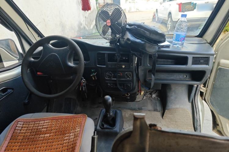 Used Wuling Zhiguang 2013 1.0L Practical Version Center Console