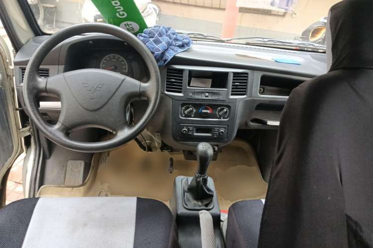 Used Wuling Zhiguang 2013 1.0L Practical Version Center Console