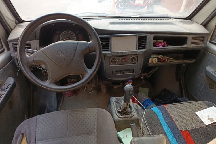 Used Wuling Zhiguang 2013 1.0L Practical Version Center Console