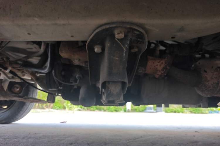 Used Wuling Zhiguang 2013 1.0L Practical Version Chassis Front Left