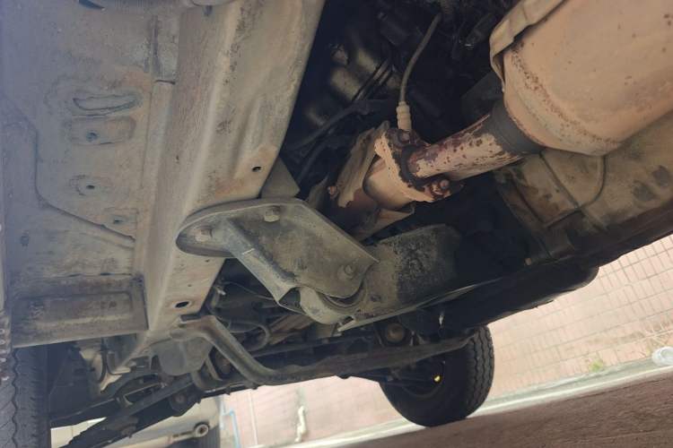 Used Wuling Zhiguang 2013 1.0L Practical Version Chassis Front Left